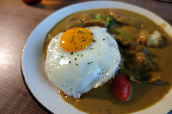 儲房咖啡館:(胖樺食記)松江南京站推薦餐廳「儲房咖啡館」,文青風格餐點美味/不限時/WIFI/熱沙拉/下午茶/乾燥花/安靜