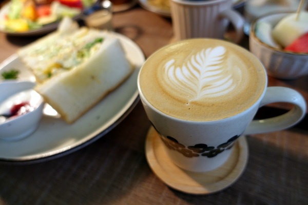 儲房咖啡館:(胖樺食記)松江南京站推薦餐廳「儲房咖啡館」,文青風格餐點美味/不限時/WIFI/熱沙拉/下午茶/乾燥花/安靜