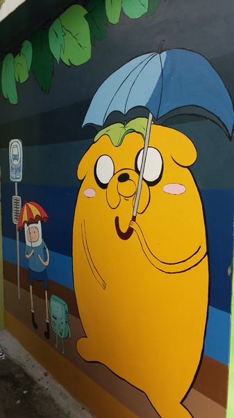 福山社區彩繪牆:【彰化景點】彰化福山社區老皮~阿寶等公車