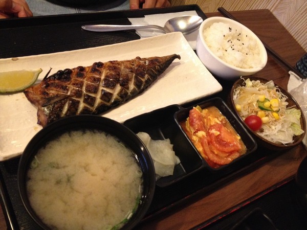 吉里吉里和食屋:<日式餐廳>吉里吉里和食屋-爆熱量炸物咖哩飯和日式定食的優雅交會