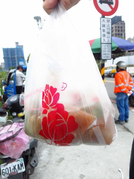 【新莊】無名早餐餐車-紅糟肉圓、肉燥炒麵