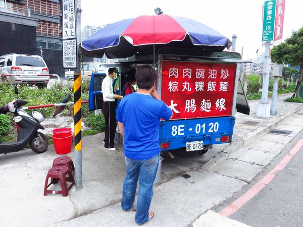 【新莊】無名早餐餐車-紅糟肉圓、肉燥炒麵