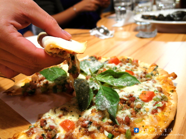 這里 Cafe & Restaurant:〖台中│美食〗這里 Cafe & Restaurant ❤ 咖啡輕食料理&親子友善餐廳,甜點超讚,還有平價又美味的商業午餐唷~~