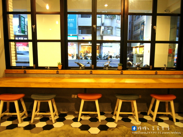 這里 Cafe & Restaurant:〖台中│美食〗這里 Cafe & Restaurant ❤ 咖啡輕食料理&親子友善餐廳,甜點超讚,還有平價又美味的商業午餐唷~~