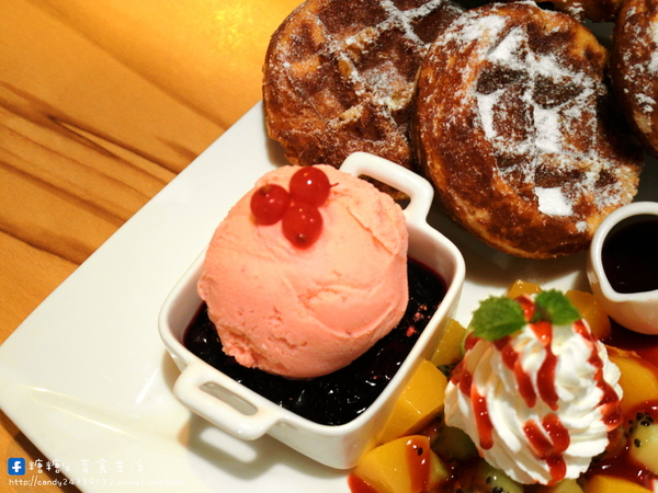 這里 Cafe & Restaurant:〖台中│美食〗這里 Cafe & Restaurant ❤ 咖啡輕食料理&親子友善餐廳,甜點超讚,還有平價又美味的商業午餐唷~~