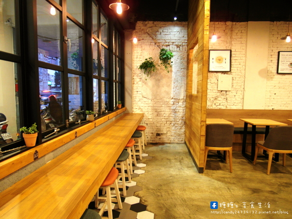 這里 Cafe & Restaurant：〖台中│美食〗這里 Cafe & Restaurant ❤ 咖啡輕食料理&親子友善餐廳，甜點超讚，還有平價又美味的商業午餐唷~~