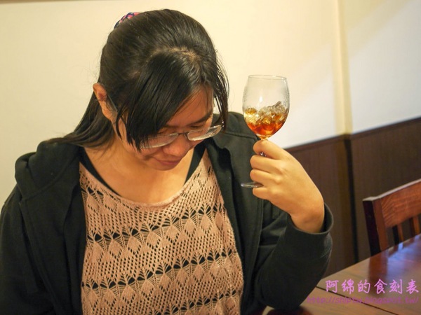 豆語精品咖啡烘焙坊：桃園市桃園區 [豆語精品咖啡烘焙坊] 藏在巷弄擁有深邃氣質的咖啡店