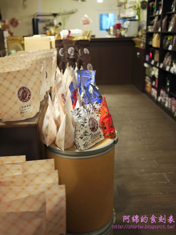 豆語精品咖啡烘焙坊：桃園市桃園區 [豆語精品咖啡烘焙坊] 藏在巷弄擁有深邃氣質的咖啡店