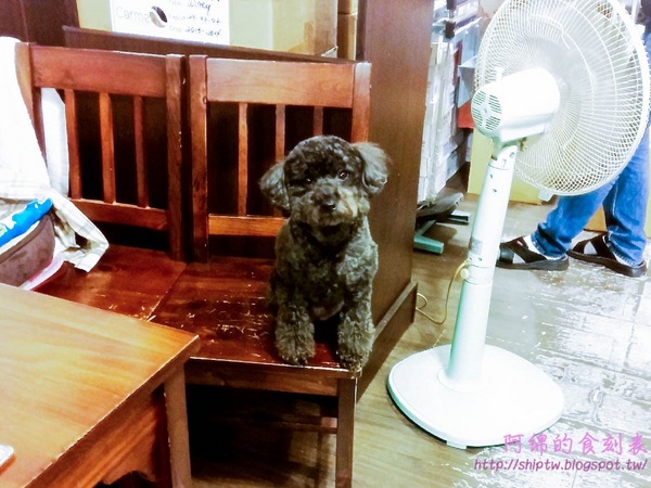 豆語精品咖啡烘焙坊：桃園市桃園區 [豆語精品咖啡烘焙坊] 藏在巷弄擁有深邃氣質的咖啡店