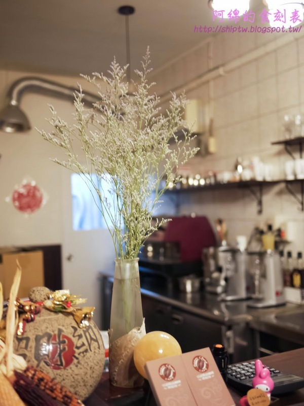 豆語精品咖啡烘焙坊：桃園市桃園區 [豆語精品咖啡烘焙坊] 藏在巷弄擁有深邃氣質的咖啡店