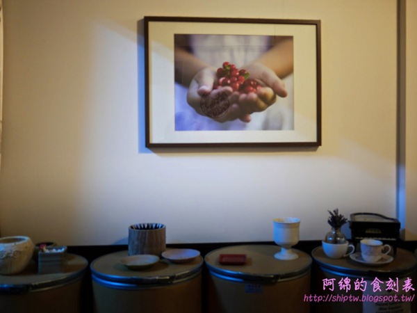 豆語精品咖啡烘焙坊：桃園市桃園區 [豆語精品咖啡烘焙坊] 藏在巷弄擁有深邃氣質的咖啡店