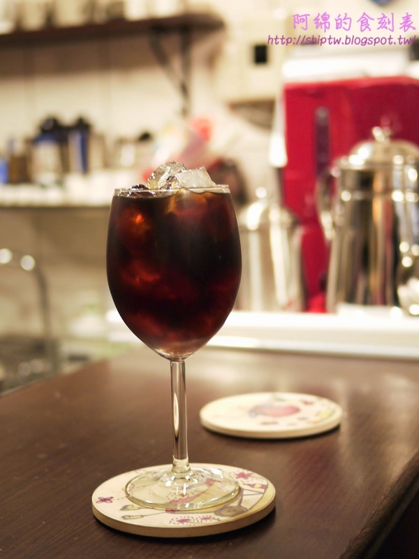 豆語精品咖啡烘焙坊：桃園市桃園區 [豆語精品咖啡烘焙坊] 藏在巷弄擁有深邃氣質的咖啡店