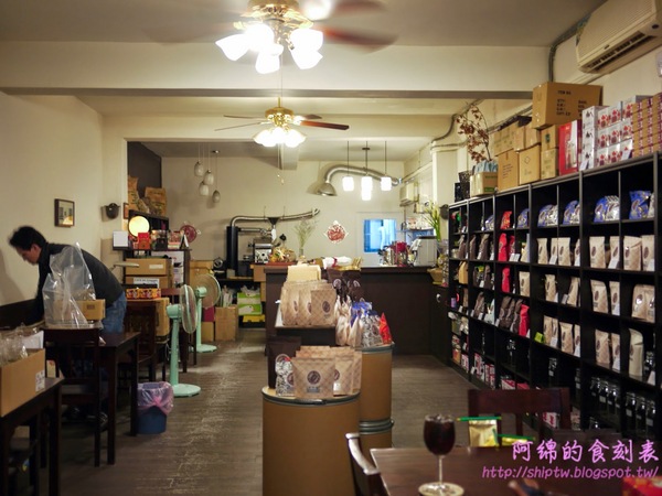 豆語精品咖啡烘焙坊：桃園市桃園區 [豆語精品咖啡烘焙坊] 藏在巷弄擁有深邃氣質的咖啡店