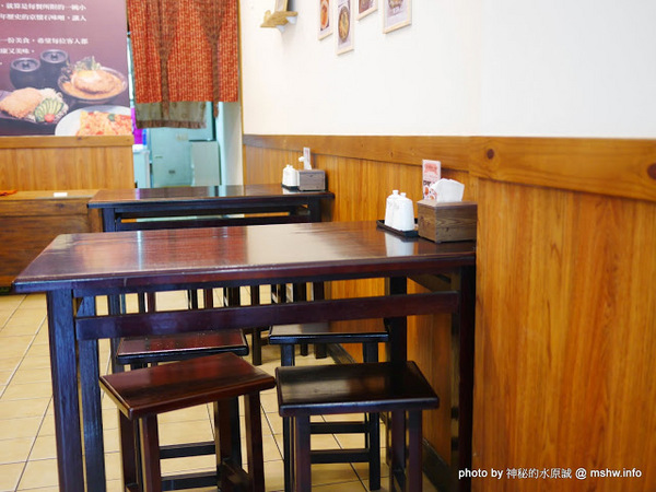 吉津日式定食：【食記】台中吉津日式玉定食@南屯捷運MRT溝仔墘 : 豬排口感還可以, 不過白飯偏乾略黏,配菜過於無味,蒸蛋略水