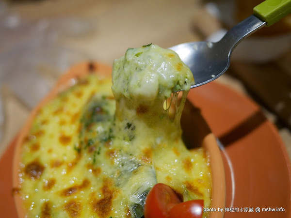 Mambo Burger慢堡(東海店):【食記】台中Mambo Burger 慢堡 (東海店)@龍井東海夜市捷運BRT東海別墅 : 口味與實力兼具, 值得慢慢品嘗的手作料理