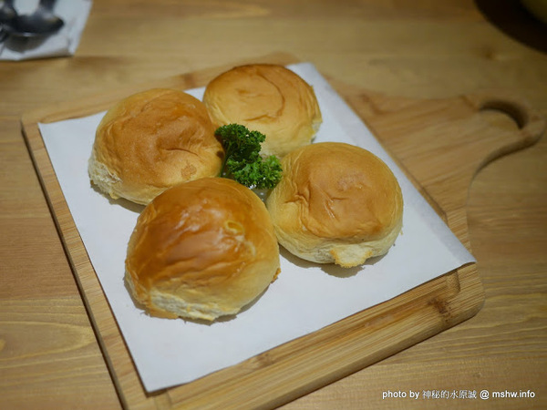 Mambo Burger慢堡(東海店):【食記】台中Mambo Burger 慢堡 (東海店)@龍井東海夜市捷運BRT東海別墅 : 口味與實力兼具, 值得慢慢品嘗的手作料理