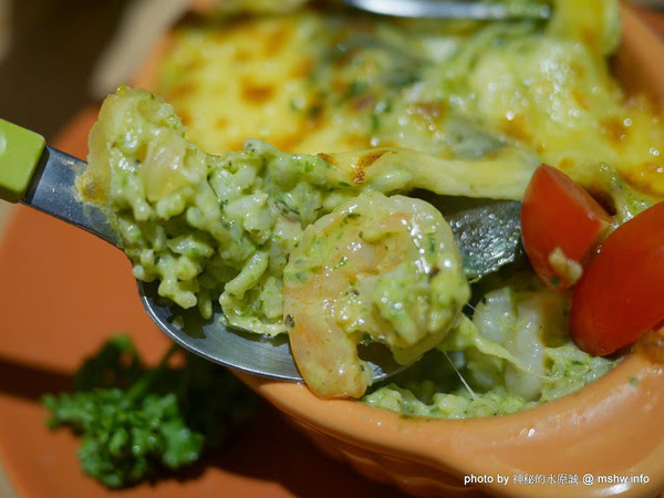 Mambo Burger慢堡(東海店):【食記】台中Mambo Burger 慢堡 (東海店)@龍井東海夜市捷運BRT東海別墅 : 口味與實力兼具, 值得慢慢品嘗的手作料理