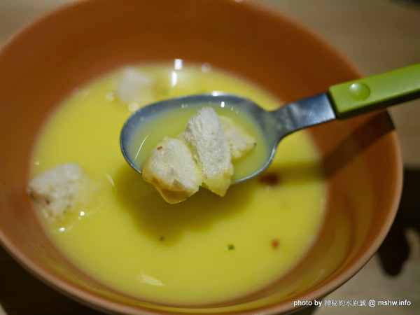 Mambo Burger慢堡(東海店):【食記】台中Mambo Burger 慢堡 (東海店)@龍井東海夜市捷運BRT東海別墅 : 口味與實力兼具, 值得慢慢品嘗的手作料理