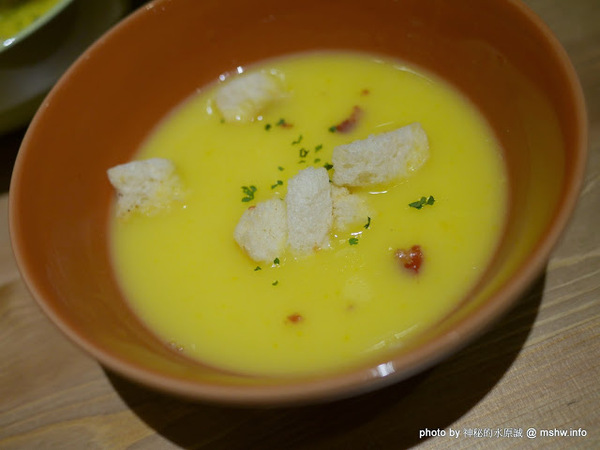 Mambo Burger慢堡(東海店):【食記】台中Mambo Burger 慢堡 (東海店)@龍井東海夜市捷運BRT東海別墅 : 口味與實力兼具, 值得慢慢品嘗的手作料理