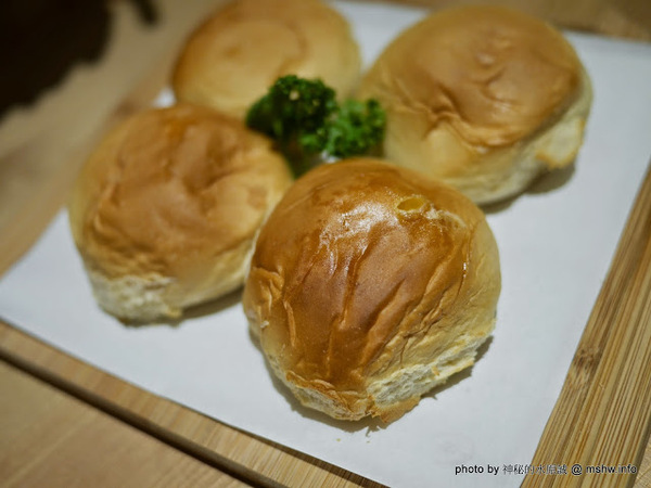 Mambo Burger慢堡(東海店):【食記】台中Mambo Burger 慢堡 (東海店)@龍井東海夜市捷運BRT東海別墅 : 口味與實力兼具, 值得慢慢品嘗的手作料理