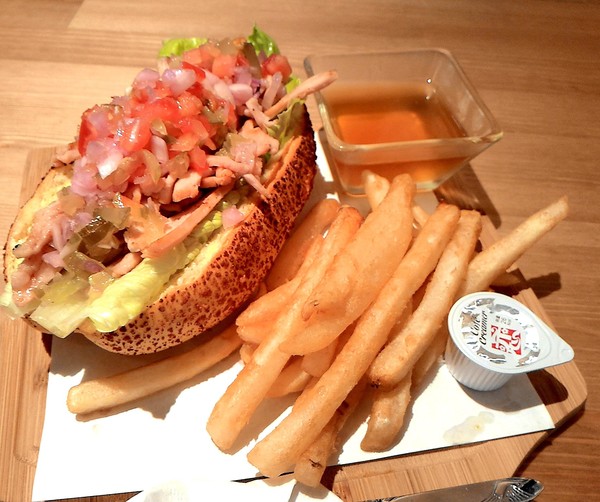 Mambo Burger慢堡(東海店)：在慢食的城堡裏輕食減壓.. Mambo Burger慢堡(東海店)