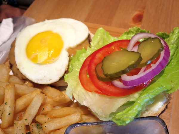 Mambo Burger慢堡(東海店)：在慢食的城堡裏輕食減壓.. Mambo Burger慢堡(東海店)