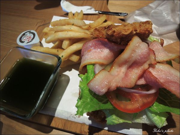 卡拉雞腿堡 (1).JPG