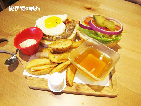 Mambo Burger慢堡(東海店):『台中東海_Mambo Burger慢堡(東海店)』緩慢的步調,讓你愜意度過美好的午餐時光~