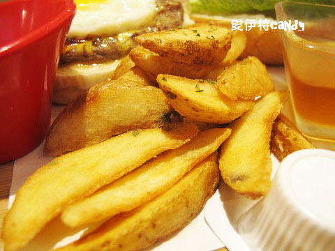 Mambo Burger慢堡(東海店):『台中東海_Mambo Burger慢堡(東海店)』緩慢的步調,讓你愜意度過美好的午餐時光~