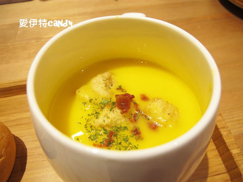 Mambo Burger慢堡(東海店):『台中東海_Mambo Burger慢堡(東海店)』緩慢的步調,讓你愜意度過美好的午餐時光~