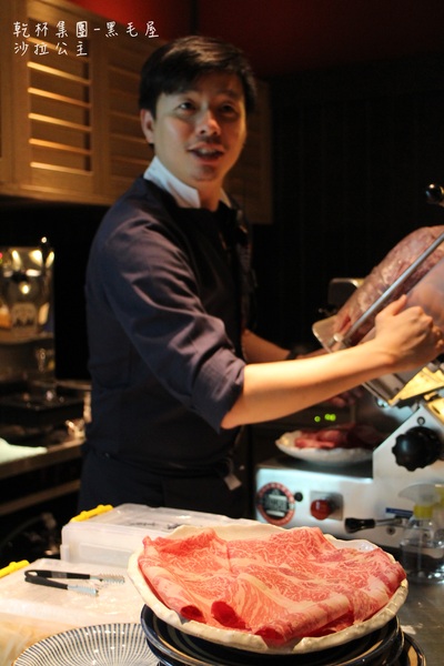 黑毛屋(南港中信店):南港‧涮涮鍋『乾杯黑毛屋 澳洲和牛鍋物專門店』南港中信店新開幕