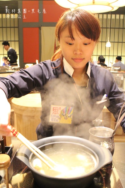 黑毛屋(南港中信店):南港‧涮涮鍋『乾杯黑毛屋 澳洲和牛鍋物專門店』南港中信店新開幕