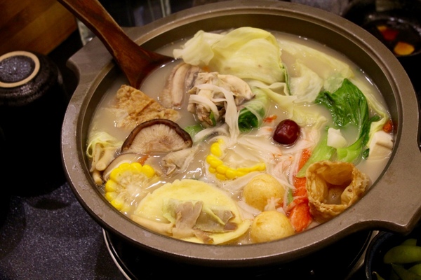 御品饗：[台南]家族朋友聚會 道地好味道 粵式煲鍋+港式煲仔飯 御品饗