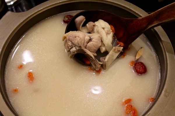 御品饗：[台南]家族朋友聚會 道地好味道 粵式煲鍋+港式煲仔飯 御品饗