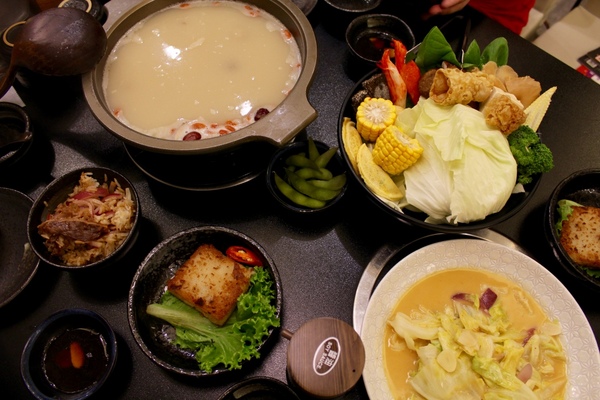 御品饗：[台南]家族朋友聚會 道地好味道 粵式煲鍋+港式煲仔飯 御品饗