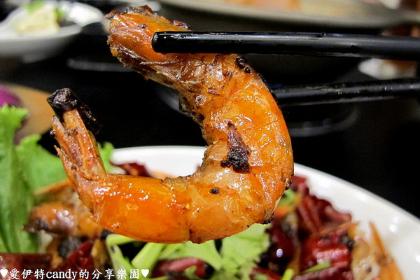 御品饗：『台南中西區_御品饗煲鍋』激推的胡椒豬肚雞煲湯！配上限量野生沙公，暖暖好舒服~