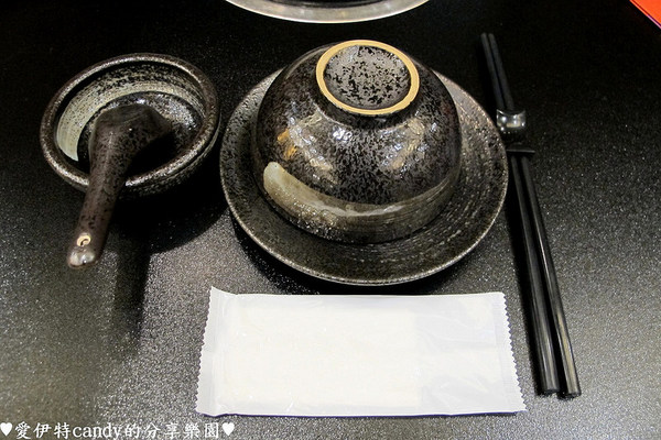 御品饗：『台南中西區_御品饗煲鍋』激推的胡椒豬肚雞煲湯！配上限量野生沙公，暖暖好舒服~