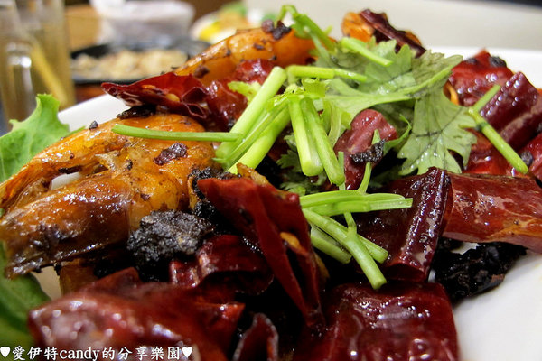 御品饗：『台南中西區_御品饗煲鍋』激推的胡椒豬肚雞煲湯！配上限量野生沙公，暖暖好舒服~