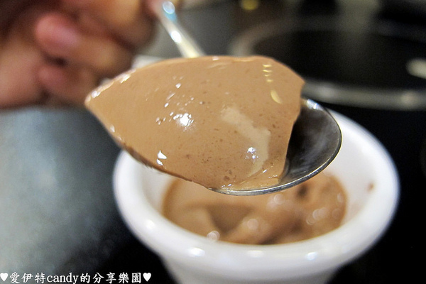 御品饗：『台南中西區_御品饗煲鍋』激推的胡椒豬肚雞煲湯！配上限量野生沙公，暖暖好舒服~