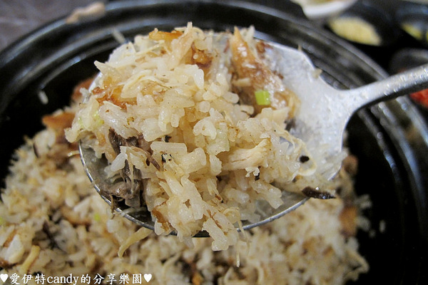 御品饗：『台南中西區_御品饗煲鍋』激推的胡椒豬肚雞煲湯！配上限量野生沙公，暖暖好舒服~