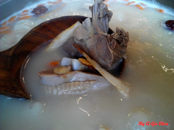 御品饗：【臺南Ω中西區】御品饗煲鍋。對品質、用料、口味都有所堅持的宮廷級食補料理