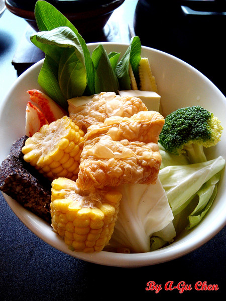 御品饗：【臺南Ω中西區】御品饗煲鍋。對品質、用料、口味都有所堅持的宮廷級食補料理