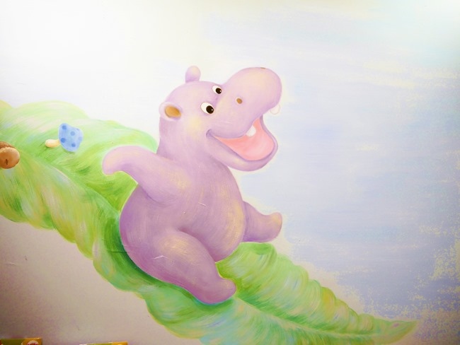 │台北。天母│Hello!Jazz!親子餐廳。玻璃屋沙池、球池…孩子最愛的動物童畫森林