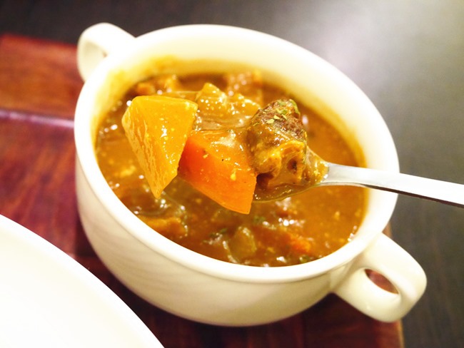 │台北。天母│Hello!Jazz!親子餐廳。玻璃屋沙池、球池…孩子最愛的動物童畫森林