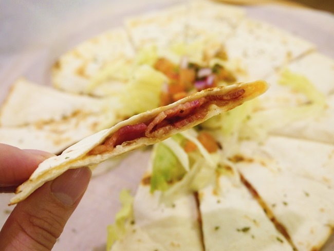 │台北。天母│Hello!Jazz!親子餐廳。玻璃屋沙池、球池…孩子最愛的動物童畫森林