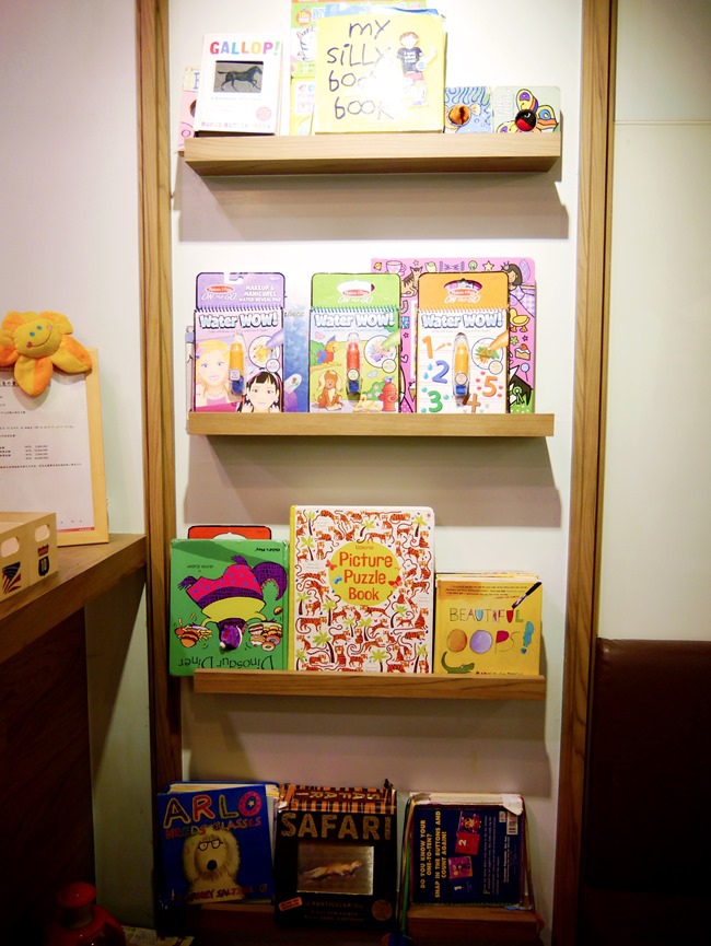 │台北。天母│Hello!Jazz!親子餐廳。玻璃屋沙池、球池…孩子最愛的動物童畫森林