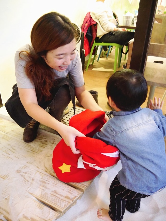 │台北。天母│Hello!Jazz!親子餐廳。玻璃屋沙池、球池…孩子最愛的動物童畫森林