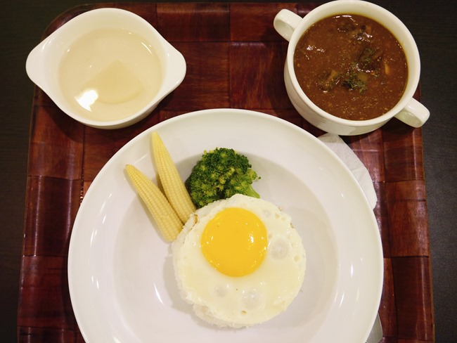 │台北。天母│Hello!Jazz!親子餐廳。玻璃屋沙池、球池…孩子最愛的動物童畫森林