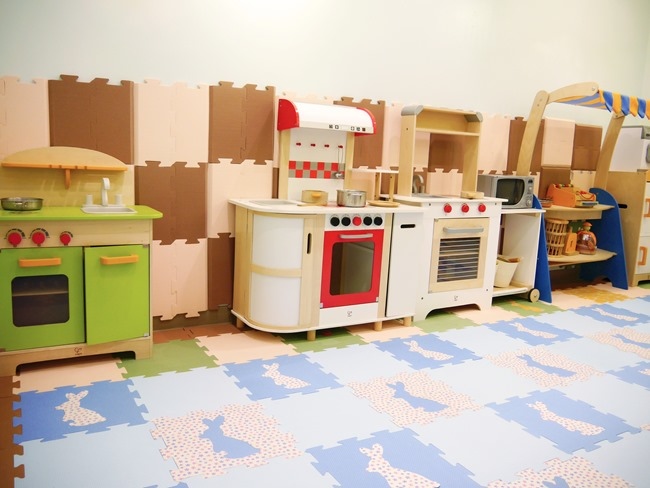 │台北。天母│Hello!Jazz!親子餐廳。玻璃屋沙池、球池…孩子最愛的動物童畫森林