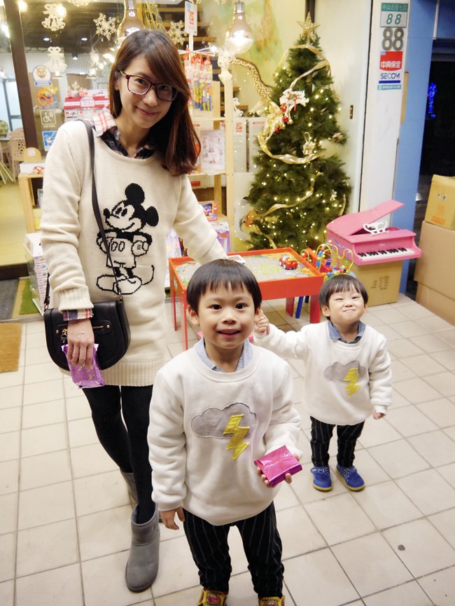 │台北。天母│Hello!Jazz!親子餐廳。玻璃屋沙池、球池…孩子最愛的動物童畫森林